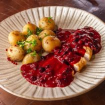 Куриное филе с ягодным соусом